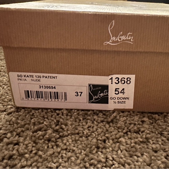 Lou bouton So Kate nude - Picture 2 of 13